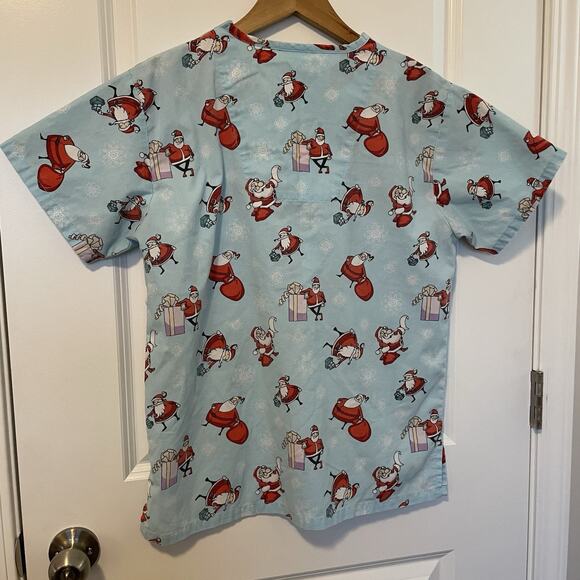Peppermint Santa Print Scrub Top Blue Red White Holiday Christmas 100% Cotton - Picture 3 of 8